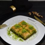 شرائح مربعة بالفستق