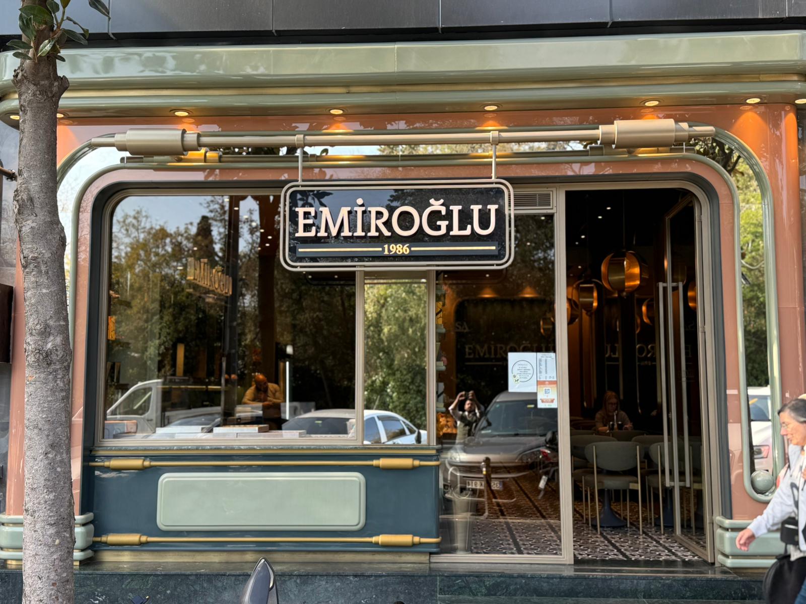 Exterior view of Emiroğlu Baklava Üsküdar Branch