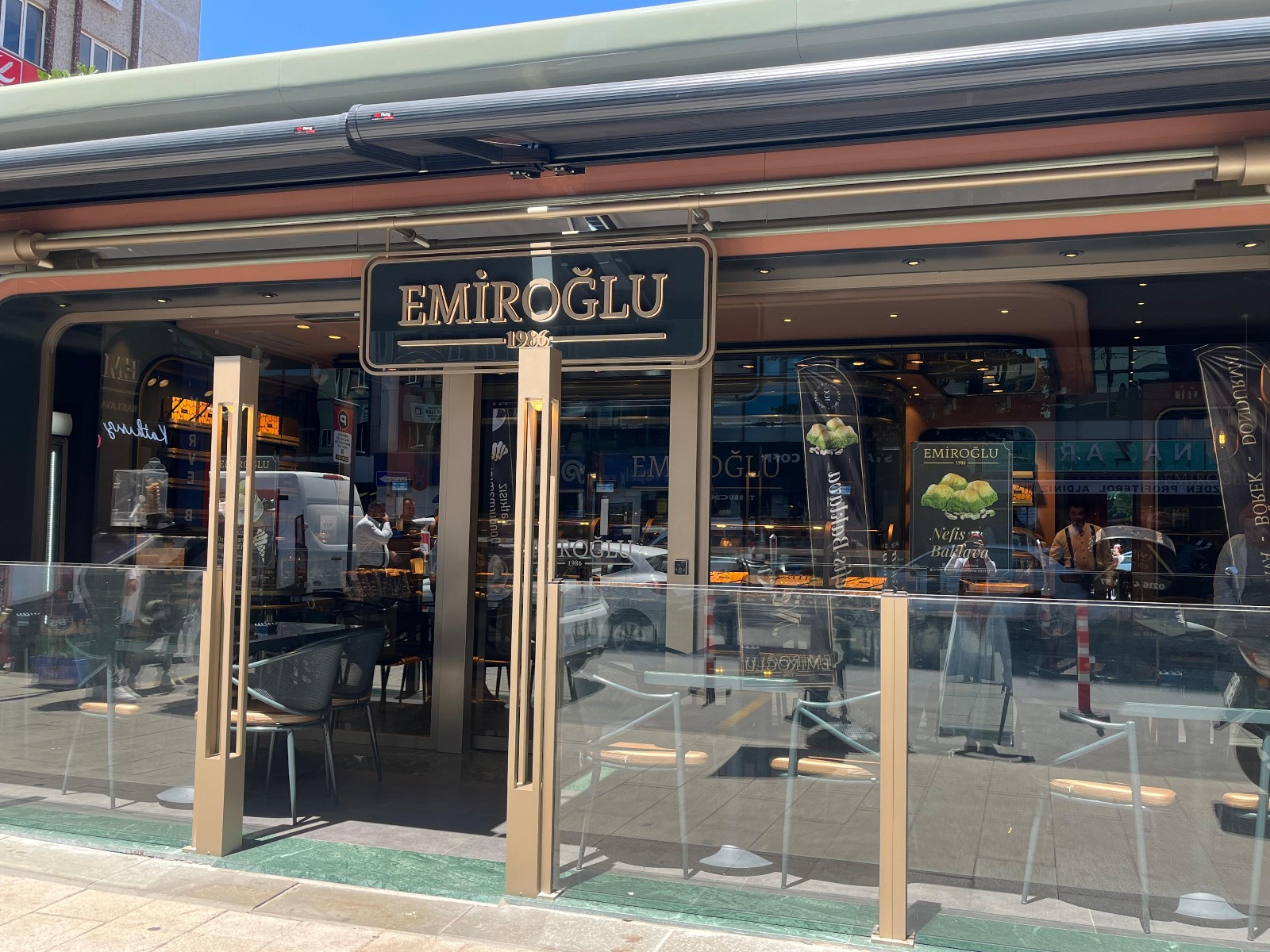 Exterior view of Emiroğlu Baklava Kavacık Branch