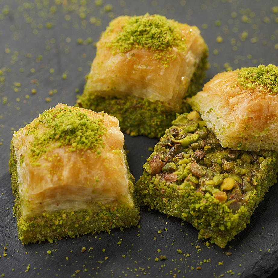 Baklava Hamurunun İnceltilmesi