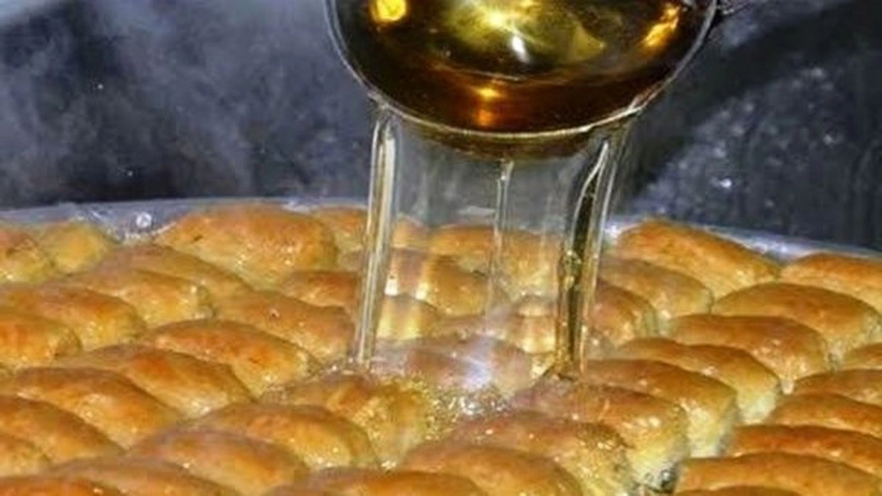 Baklava Şerbeti Nasıl Dökülür?